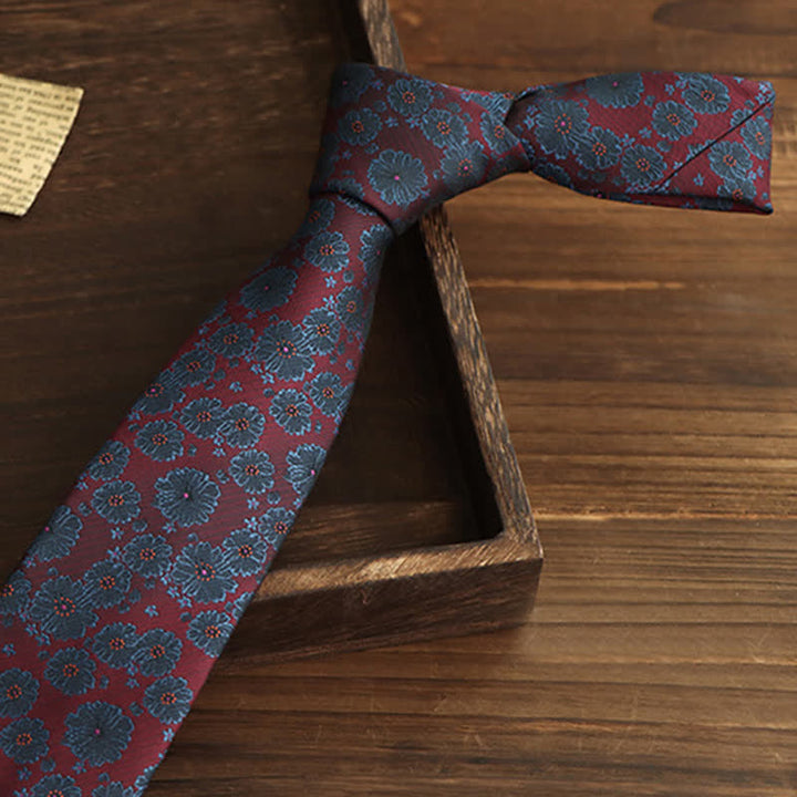 Cravate homme bordeaux et fleurs bleues 