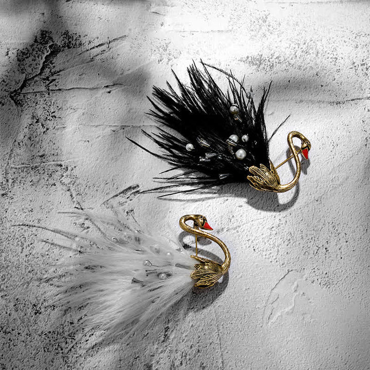 Broche en peluche en forme de cygne noir/blanc pour femme