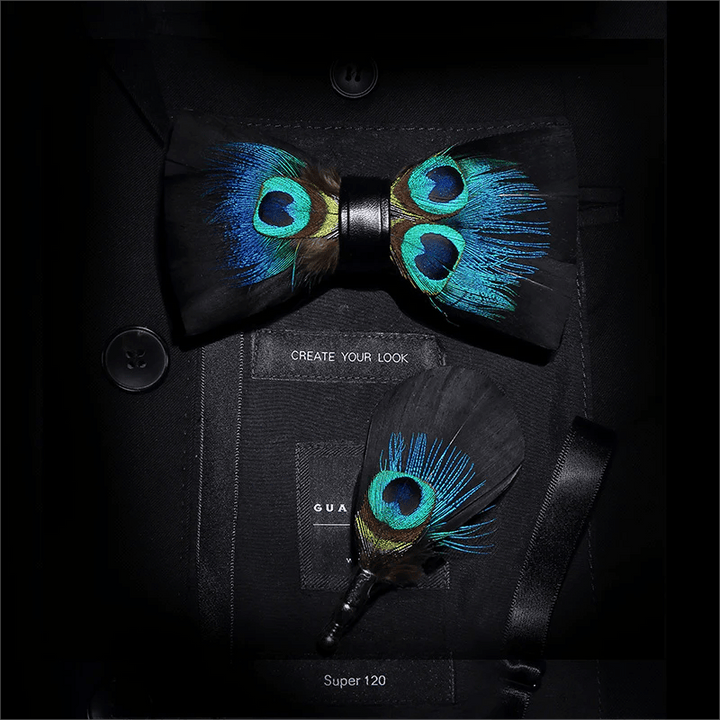 Nœud papillon en plumes de paon noir et bleu avec épingle à revers