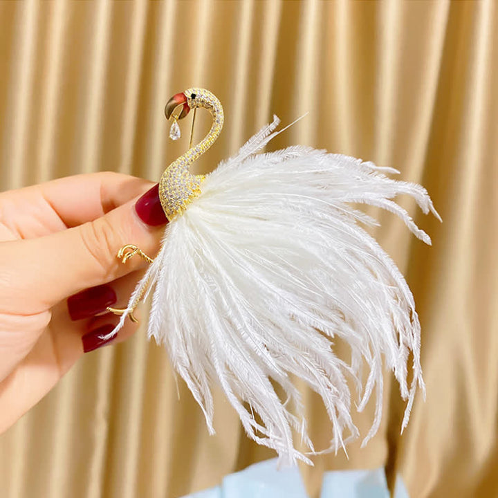 Broche en forme de plume de flamant rose scintillante en zircon