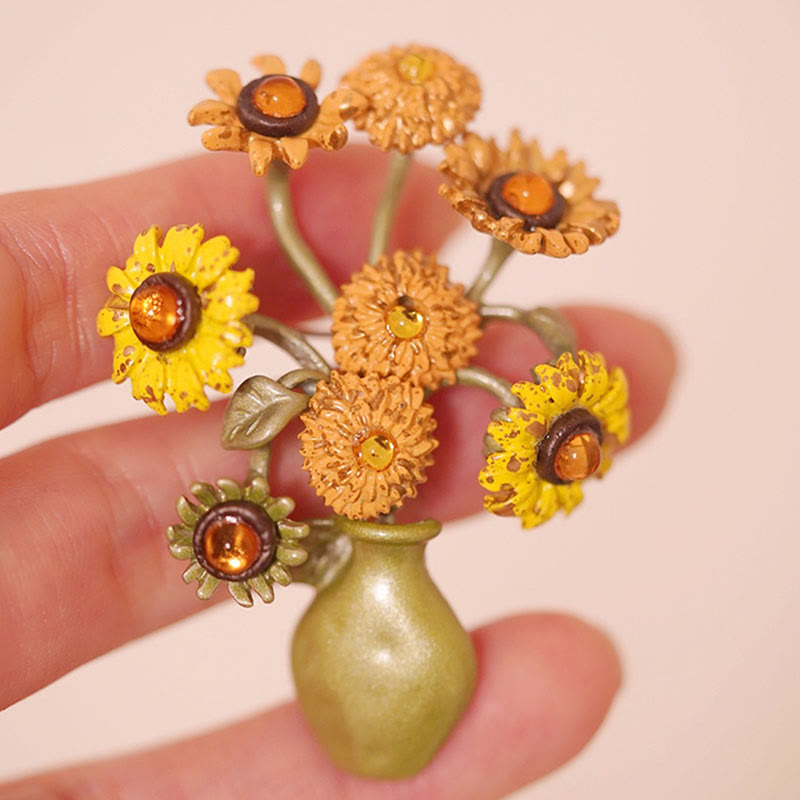 Broche en émail pour femme représentant un vase de tournesol