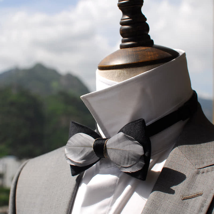 Nœud papillon en velours gris et noir avec plumes