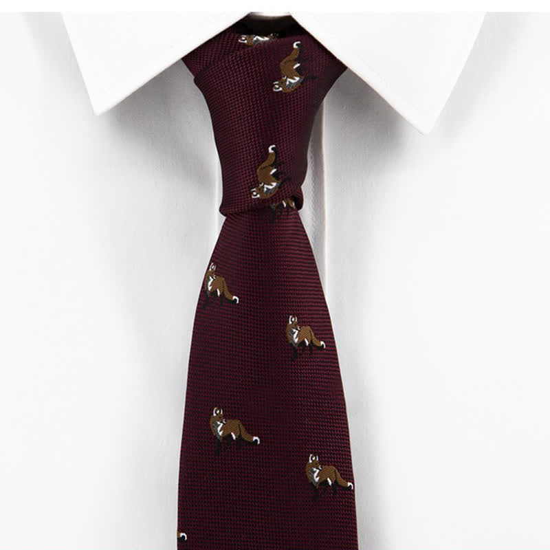 Cravate bordeaux pour homme avec motif de petits renards rôdeurs